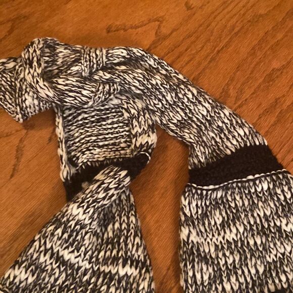 NWT Old Navy scar, black and white very soft - Picture 5 of 6